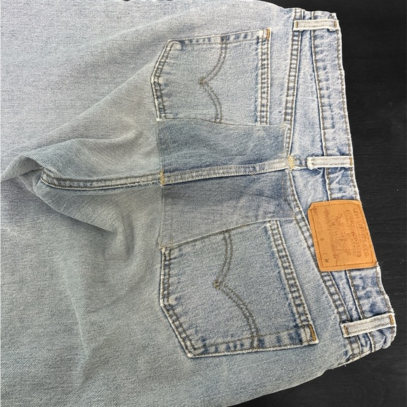 Levi's Men's Relaxed Fit Light Blue Jeans - Picture 3 of 5